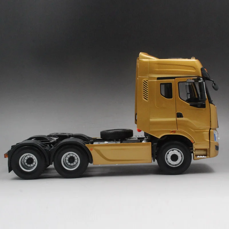 Модель из сплава украшение в масштабе 1:24 модель Dongfeng Chenglong H7 грузовика трактора