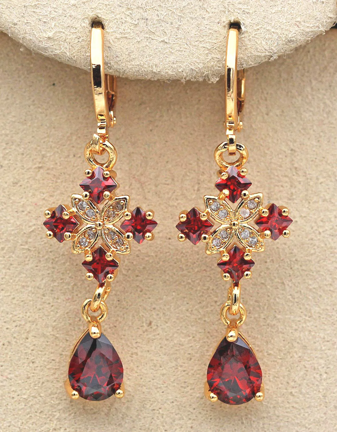 Серьги-подвески женские золотого цвета в форме цветка виде капли циркониевое