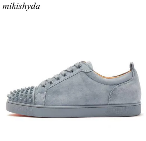 Gray Mikishyda/Коллекция года; сезон весна; мужские серые замшевые туфли с заклепками на плоской подошве; Низкие кроссовки на шнуровке; мужские Подиумные кроссовки; Chaussures Hommes; большие Size39-47 - Цвет: Gray