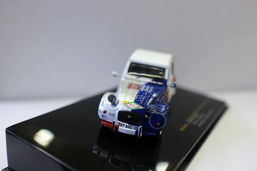 Оригинальная фабрика 1:43 модель автомобиля из сплава CITRO EN 2CV #201 2013 игрушечный