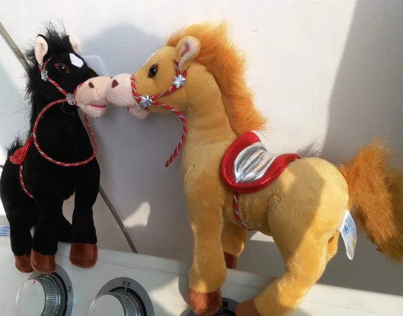 Интеллектуальная говорящая черная темная лошадь на русском языке мягкие