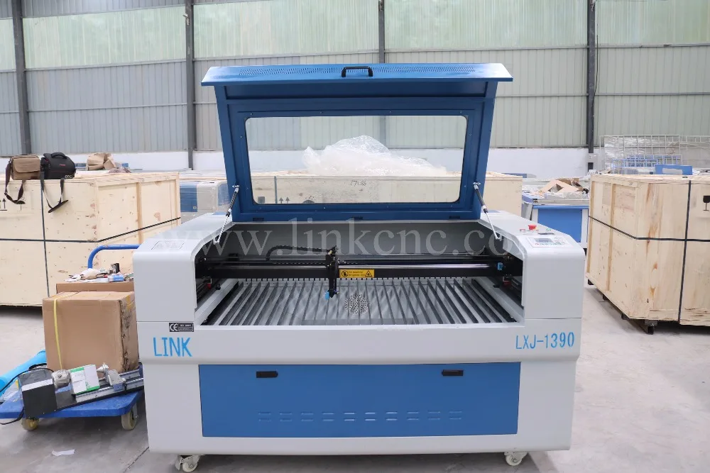 Лазерная резка и гравировка акриловых листов 90 Вт| |