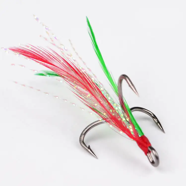 50 шт./компл. черный тройной колючей крючок Красный перо рыболовные крючки мелкая