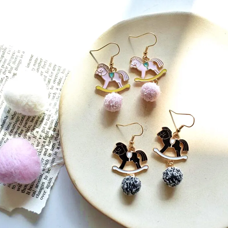 Timlee E092 New Popular Trojan Horse Earring Hair Ball Lovely Metal Dangle Earrings Temperamental Accessories Wholesale | Украшения и