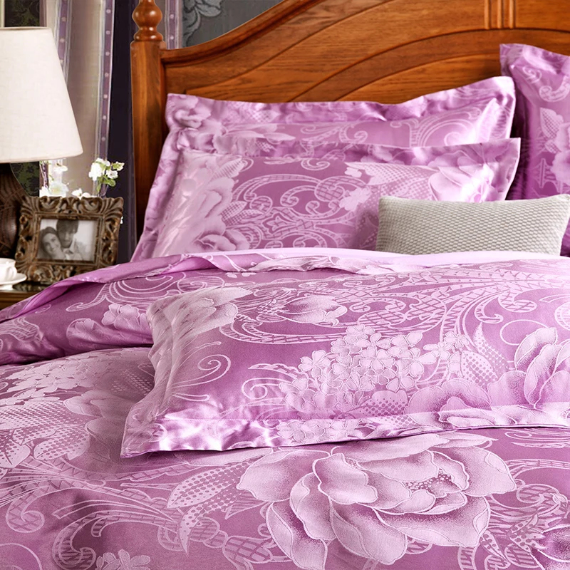 Благородный фиолетовый комплект постельного белья включает в себя пододеяльник