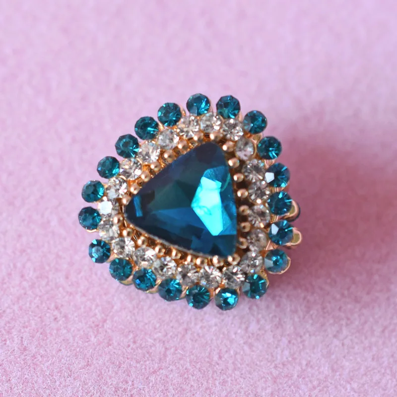 

12pcs Crystal Triangle Brooches Women Fashion Jewelry Classic Collar Buckle Elegant Accessories Female Magnet Brooches 12pcs