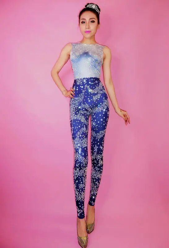 Рисунок 6 - Женский сценический костюм с синими звездами