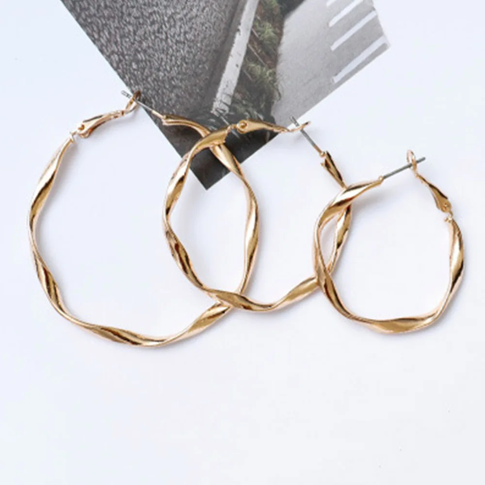 Геометрический переплетенные серьги кольца для женщин большой цвета: золотистый