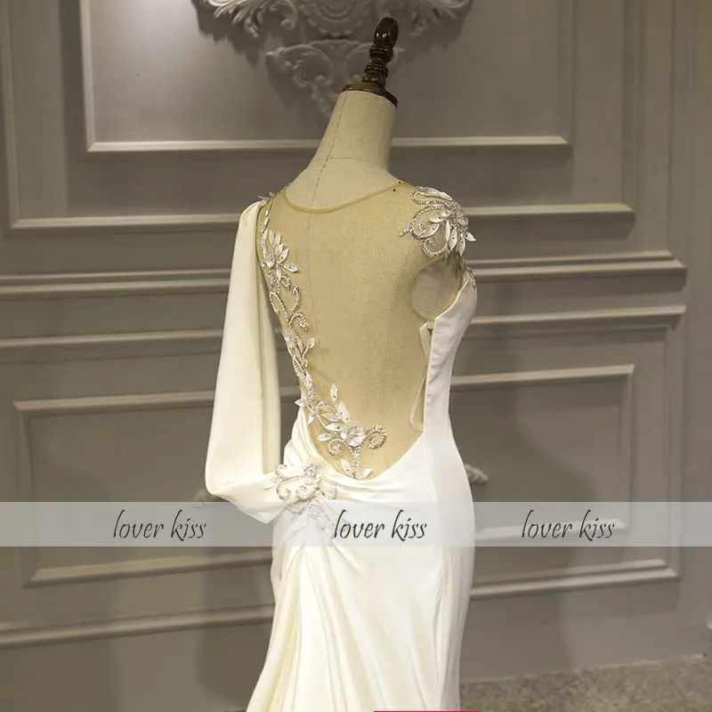 Женское свадебное платье с разрезом спереди минималистичное облегающее