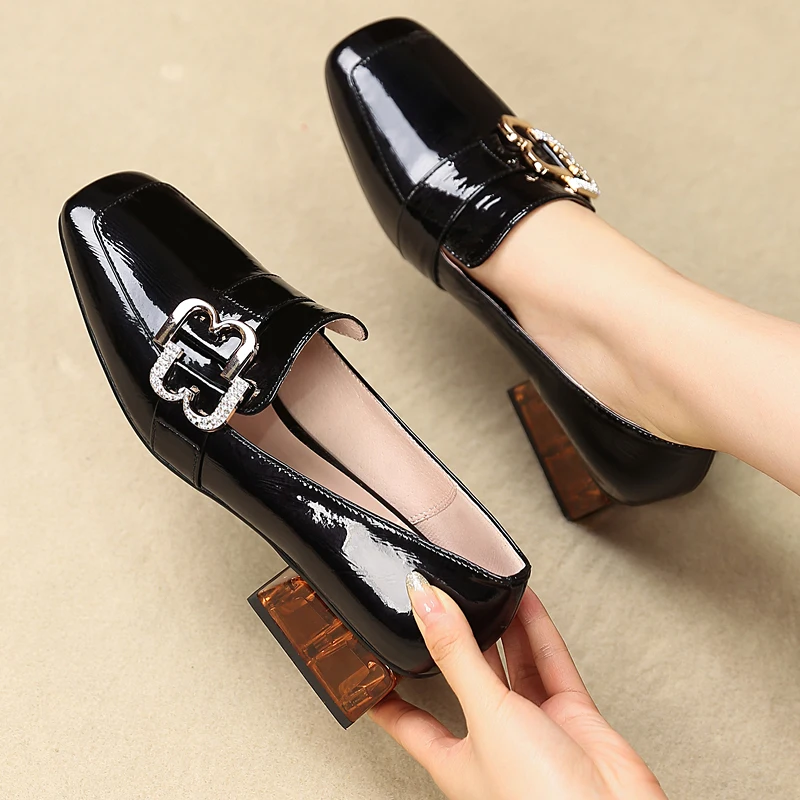 Женские туфли на плоской подошве с Туфли лодочки из лакированной кожи Без