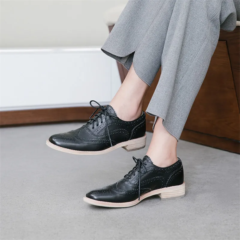 Женские туфли лодочки FEDONAS классические на низком каблуке с закругленным носком