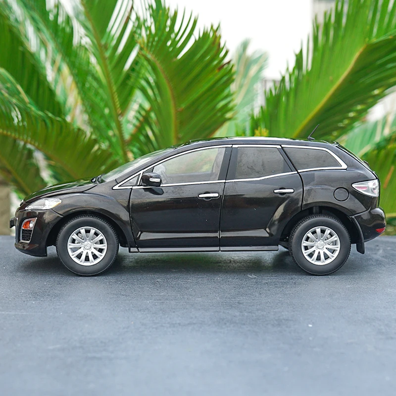 Коллекция 1/18 года модель литая металлическая автомобиля Mazda CX 7 игрушечного