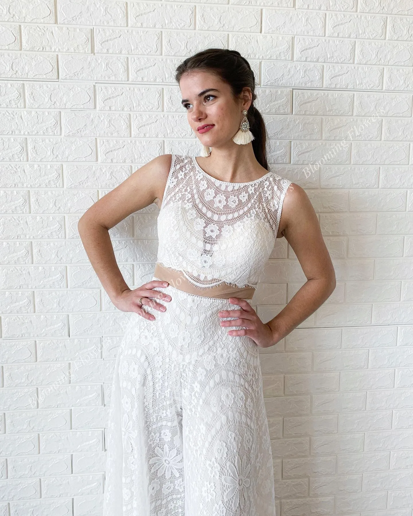 Boho Свадебные брючные костюмы богемный пляжный кружевной свадебный комбинезон 2 шт пуговицы сзади широкие брюки без рукавов укороченный топ
