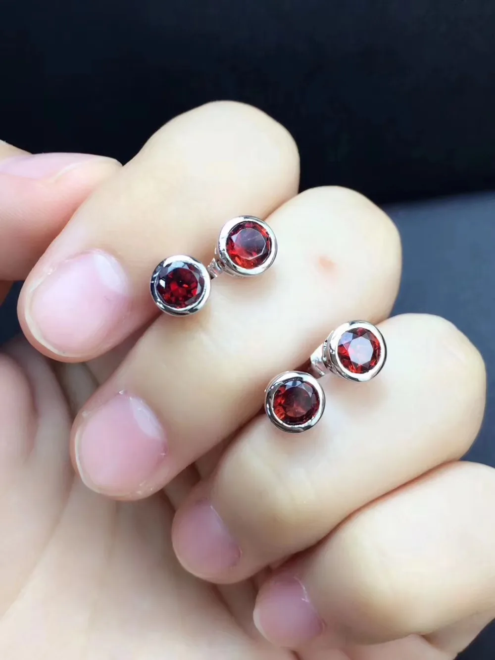 Женские серьги из серебра 925 пробы с натуральным красным гранатом | Украшения и