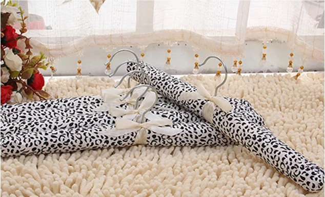 

1Set/20pcs Sponge Fabric Cloth Floral Print Sponge Hanger Fabric Hanger Household Clothes Hanging Slip-resistant Rack