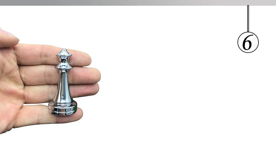 Металлические глянцевые золотые и серебряные шахматные фигуры прочные