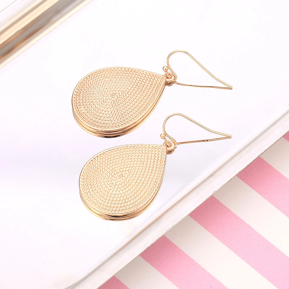 Женские винтажные серьги золотого цвета капельки в виде капель воды стиле