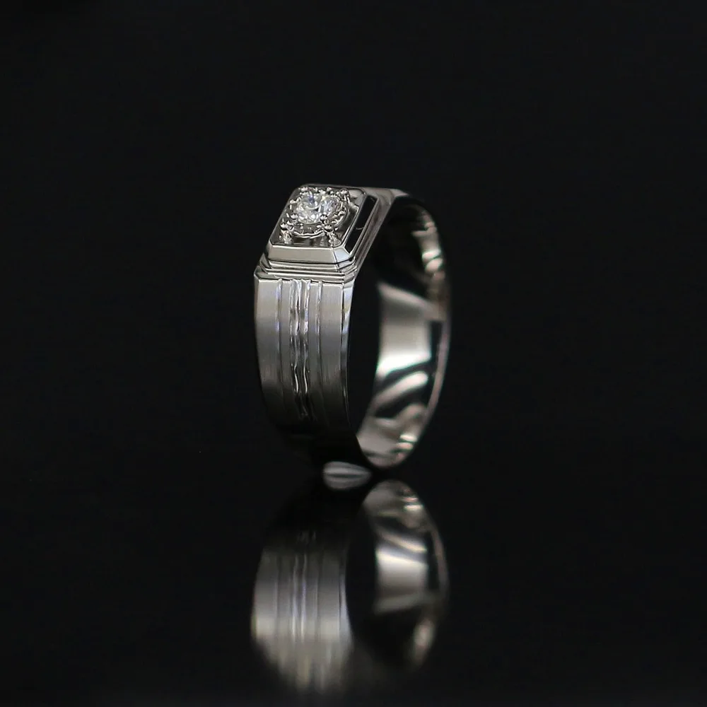 Мужское кольцо с натуральным бриллиантом обручальное из белого золота 18 К 0.132CT |