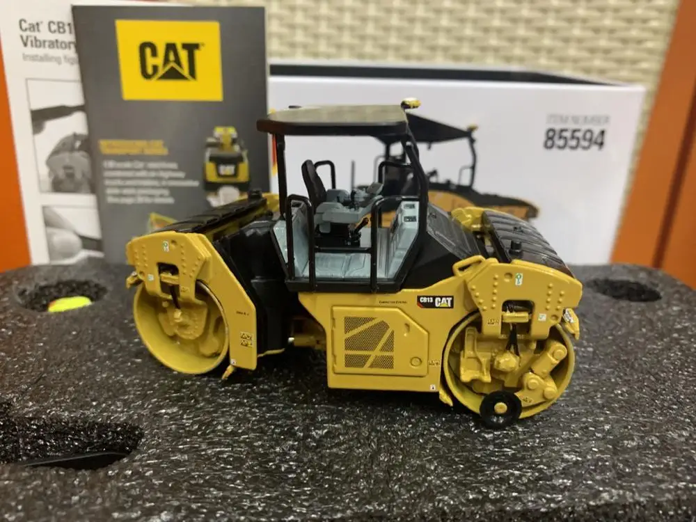 Гусеничный Cat CB13 тандемный Вибрационный каток-Rops 1:50 Масштаб металла бренд Diecast Masters DM85594