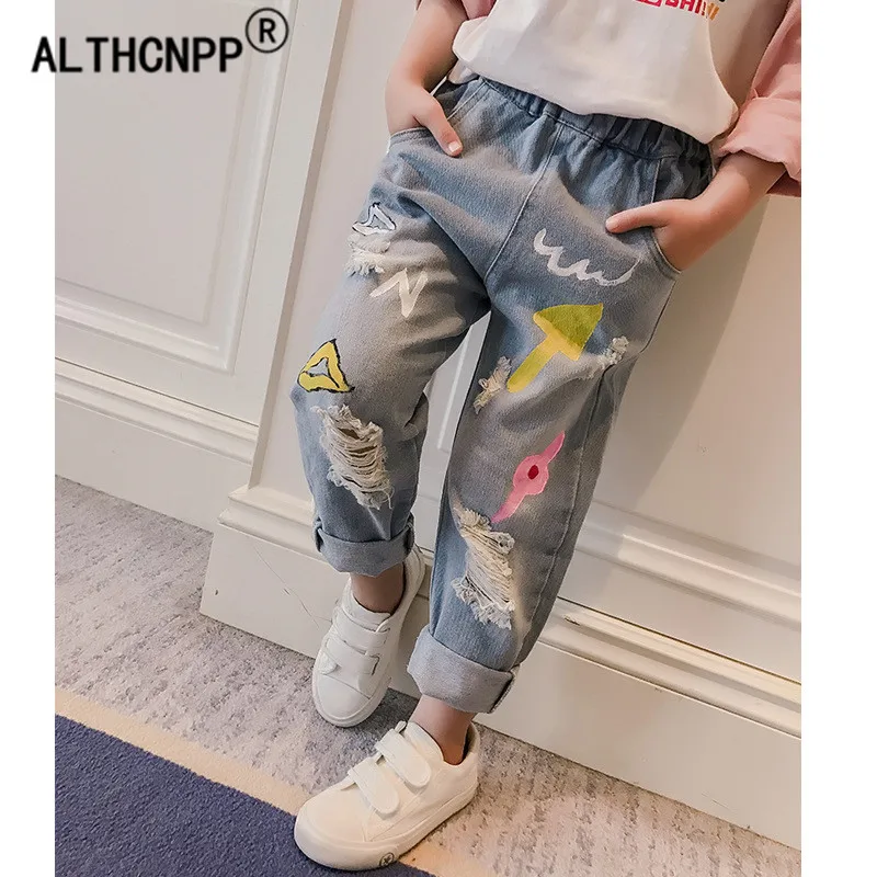 Детские рваные штаны джинсы для девочек детские светлые свободные с граффити
