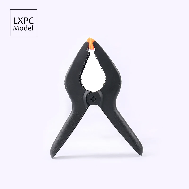 Для модели используется бесшовный зажим для дополнительного красителя