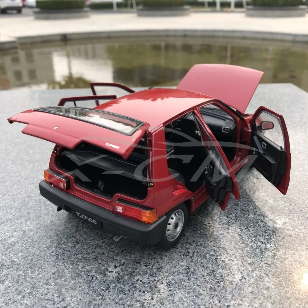 Литой под давлением автомобиль модель Yiqi китайский Тяньцзинь Xiali TJ7100 хэтчбек 1:18