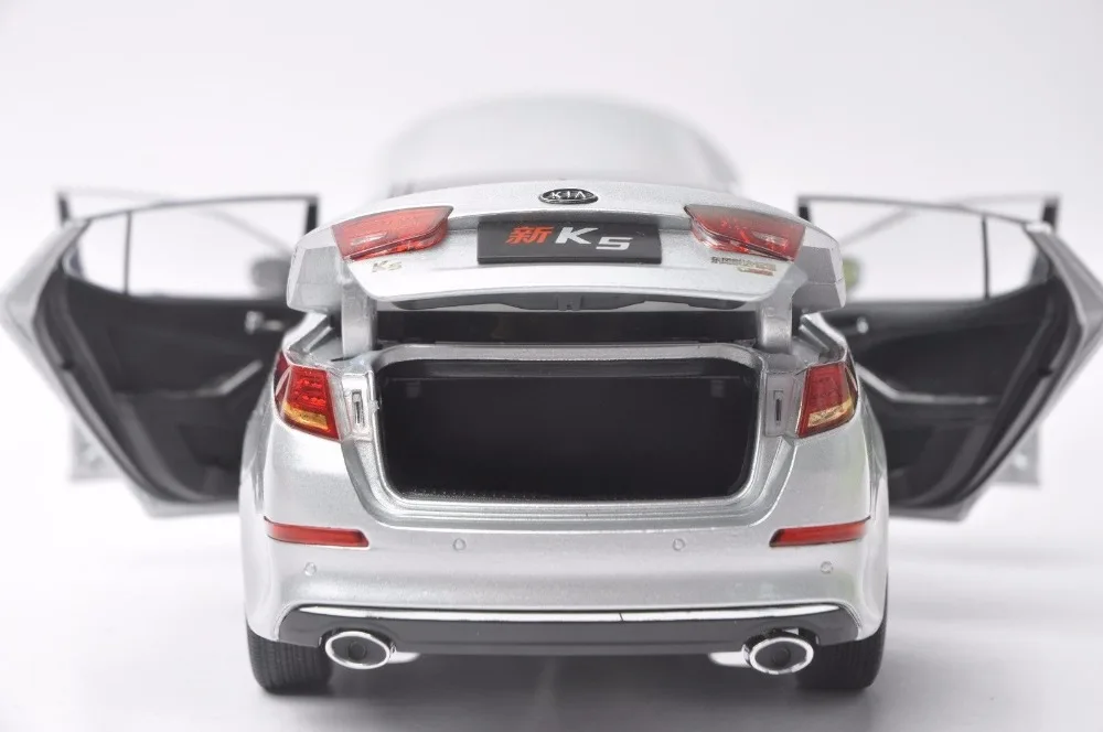 1:18 литая под давлением модель для Kia New K5 Optima 2010 серебряный сплав игрушечный автомобиль миниатюрная Коллекция подарков