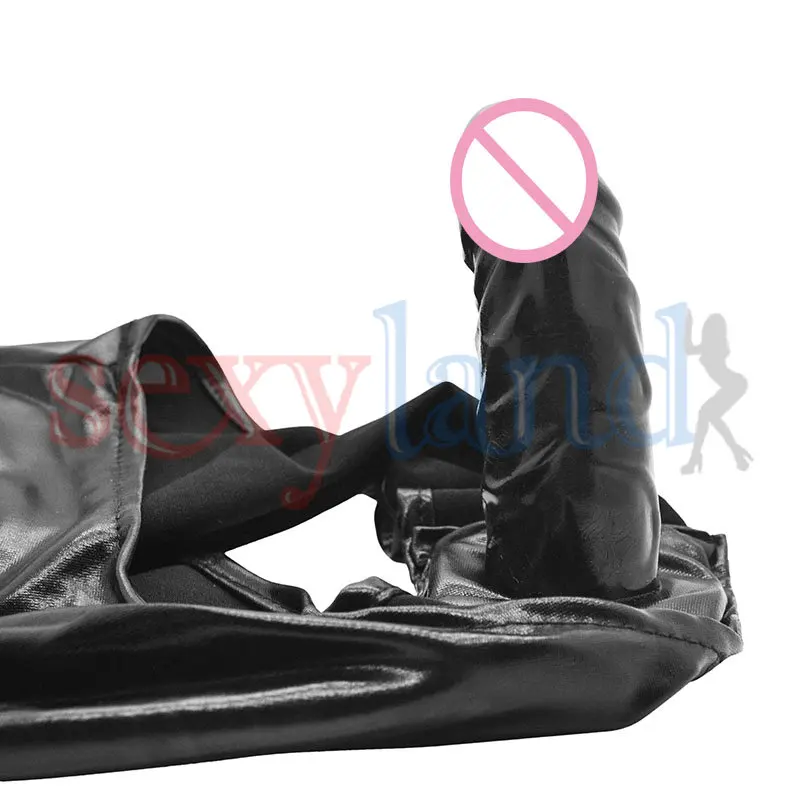 Шорты с ремешком из лакированной кожи на трусиках карманом для фаллоимитатора