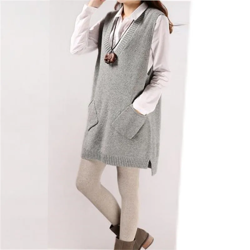 Женский свободный свитер однотонный длинный большого размера с v образным