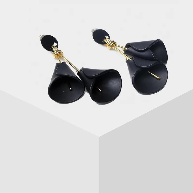 

Fashion Trumpet Flower Design for Women Clip Earrings