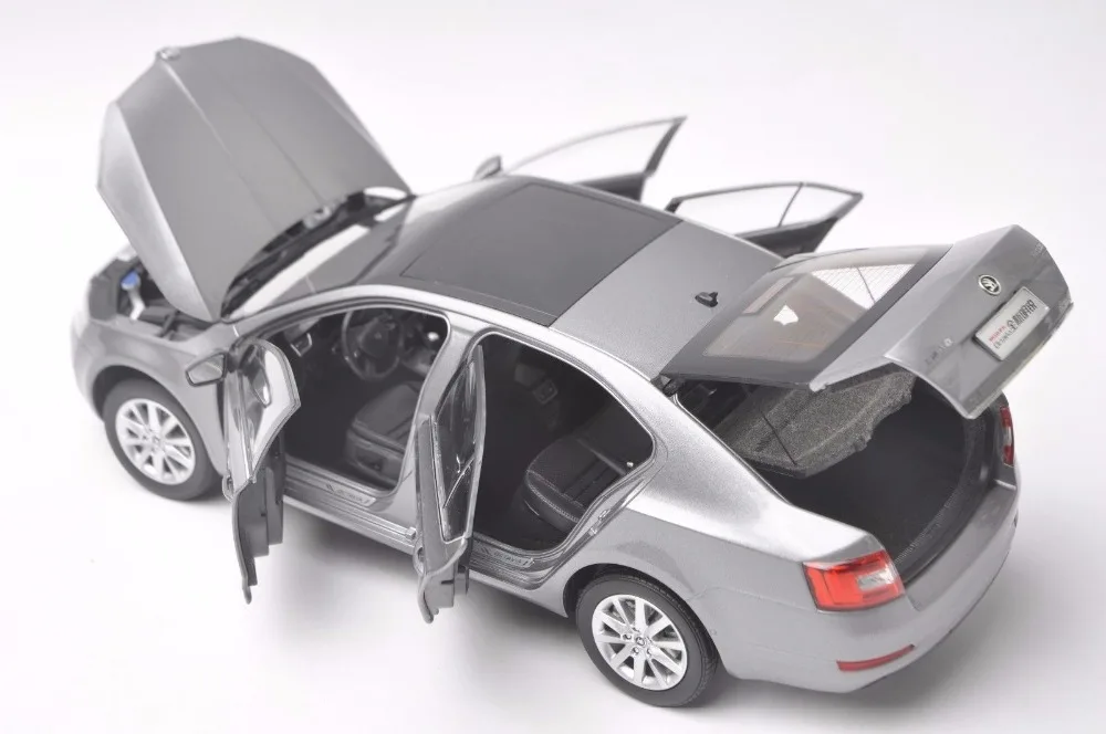 1:18 литая под давлением модель для Skoda Octavia серый Лифтбэк игрушечный автомобиль миниатюрная Коллекция подарков