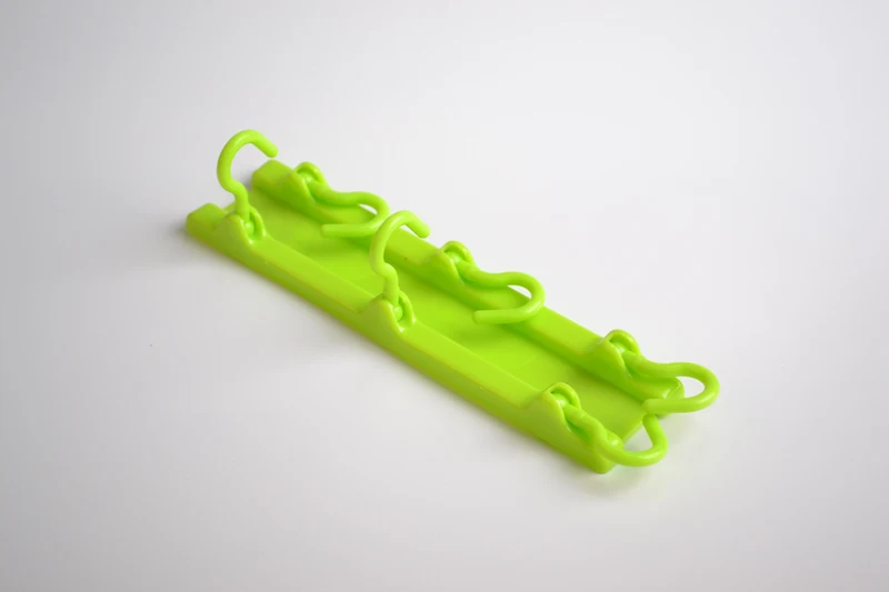 green 1 шт. 4 цвета на стенку кухонного шкафа крючок для шкафа шкаф для кухни хранения крепкие липкие крючки вверх настенные рельсы бесшовные домашние крючки - Цвет: green