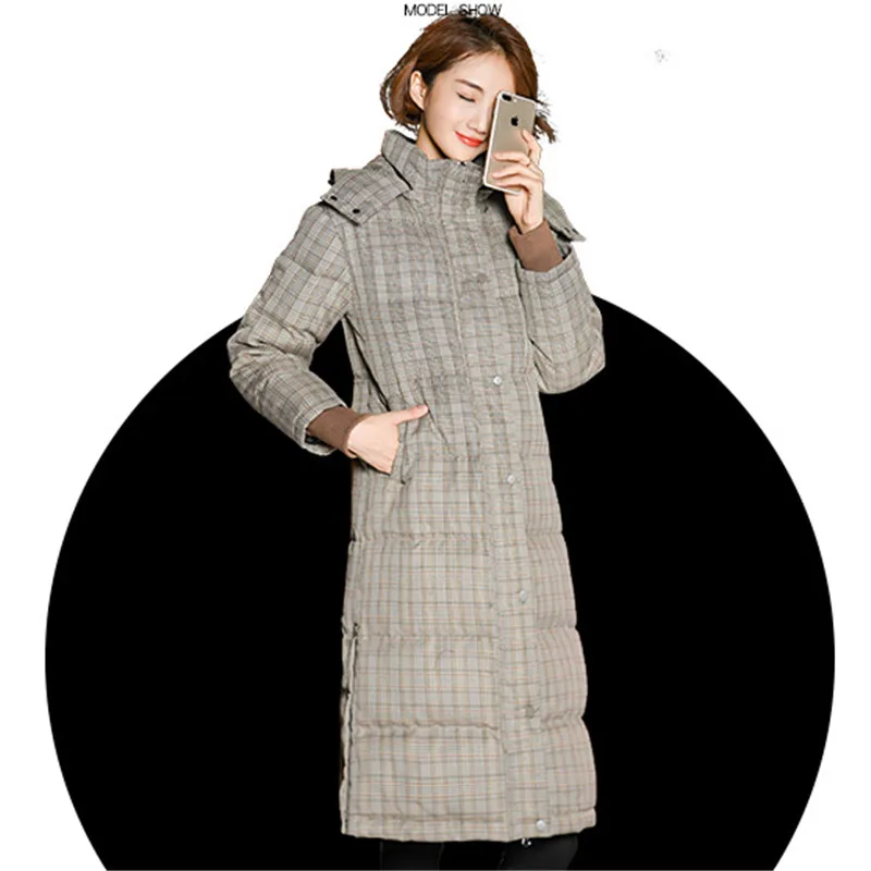 

Зимняя женская куртка, новинка 2018, толстая, средней длины, тонкая женская пуховая куртка, модная, высококачественная, в клетку, с капюшоном, т...