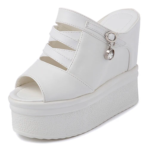 white shoes Gdgydh/пикантные женские босоножки со стразами; повседневная обувь на танкетке с открытым носком; женская однотонная классическая черная кожаная Летняя Уличная обувь - Цвет: white shoes