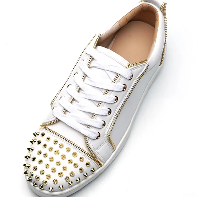 Мужские кожаные кроссовки на шнуровке с золотыми заклепками белые повседневные