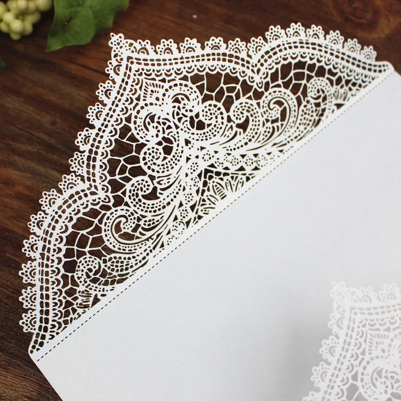 В рустикальном стиле кружевная Пригласительные открытки белого и синего цвета