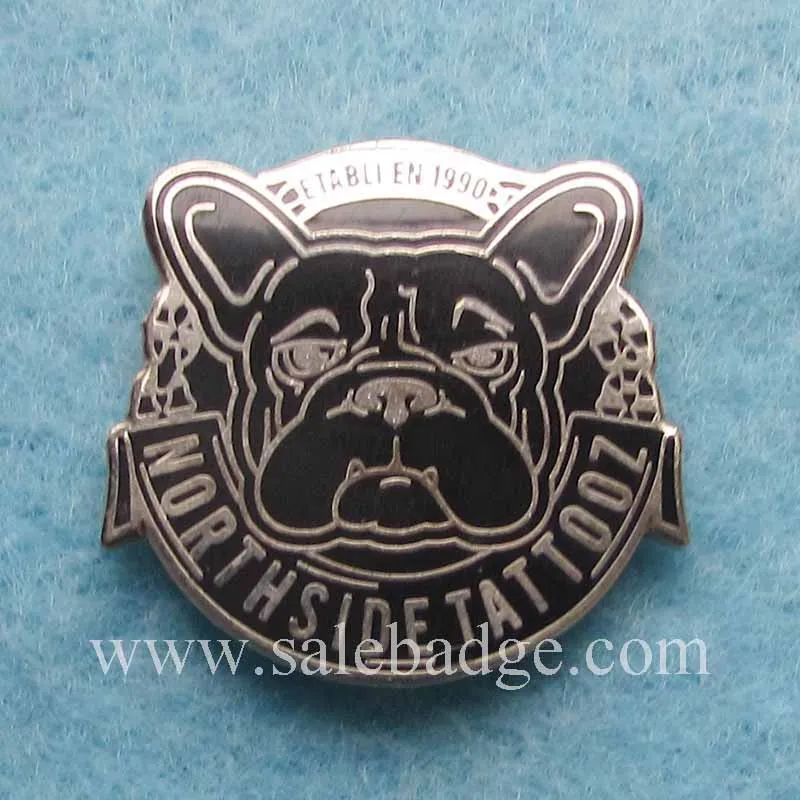 Индивидуальные черные эмалированные значки в брошке от компании|badge design|badge
