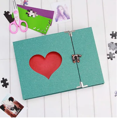 Оригинальные фотоальбомы с вырезами в форме сердца | Дом и сад