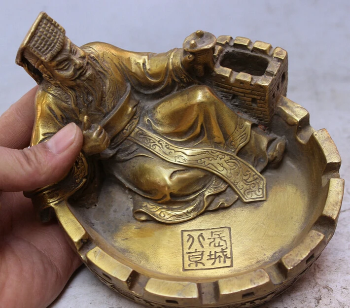 Песня voge Gem S4985 китайский латунный Happy Qin Shi Huang Hold Cup Overlie Great Wall Statue пепельница|ashtray