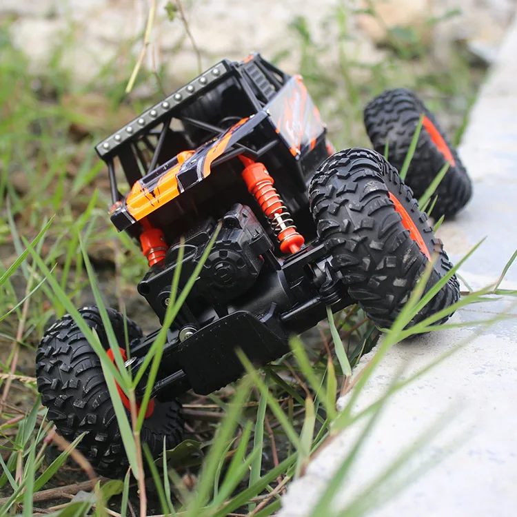 Лучший подарок для мальчика 1/18 2 4G 4WD полный привод на четыре колеса