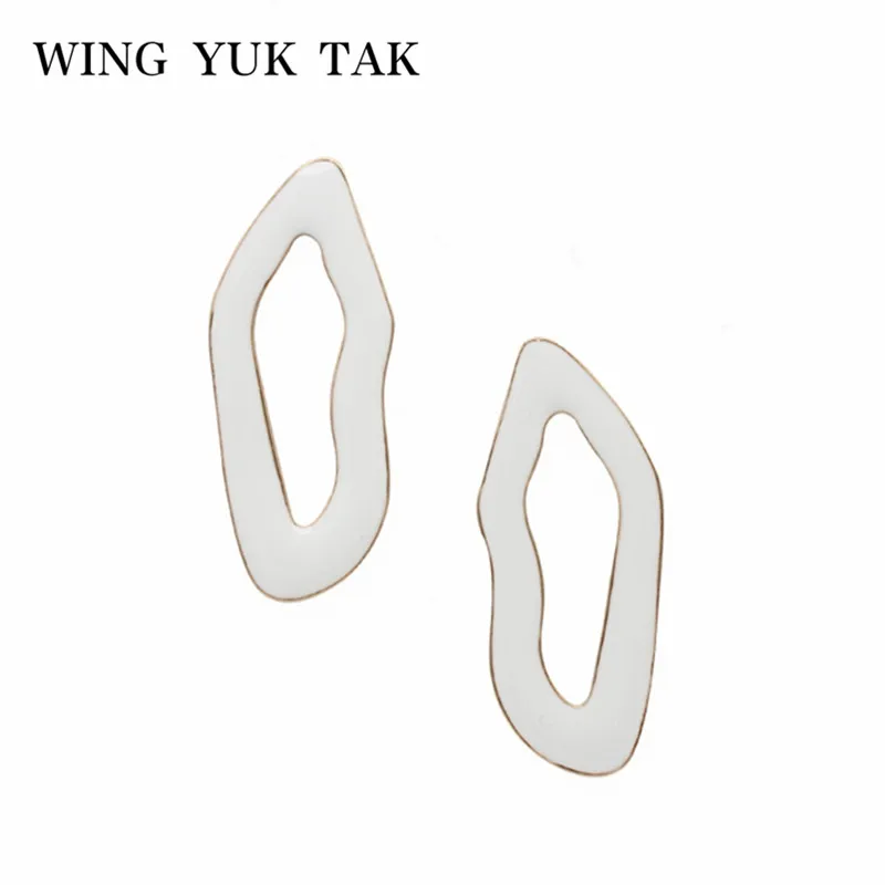 Женские Геометрические серьги гвоздики wing yuk tak белые металлические с эмалью