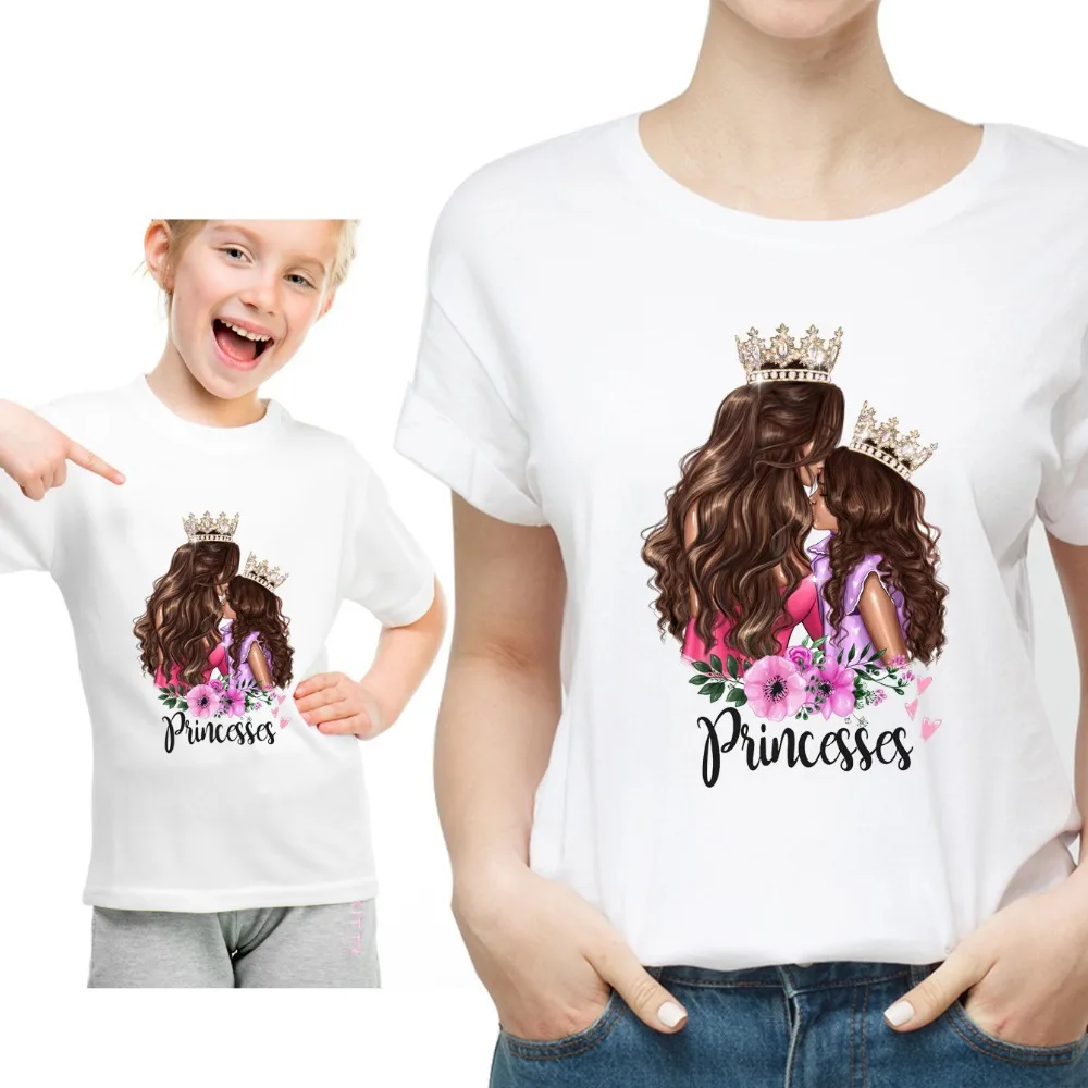 

Модная Одинаковая одежда для матери и дочери с принтом Love Princess, семейная Одинаковая одежда для матери и дочери, летняя женская футболка, топ...