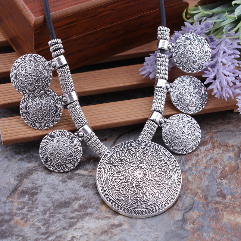 

Statement Ethnic Vintage Tibetan Silver Color Necklaces Coin Carved Flowers Round Tassels Pendants Necklaces For Women
