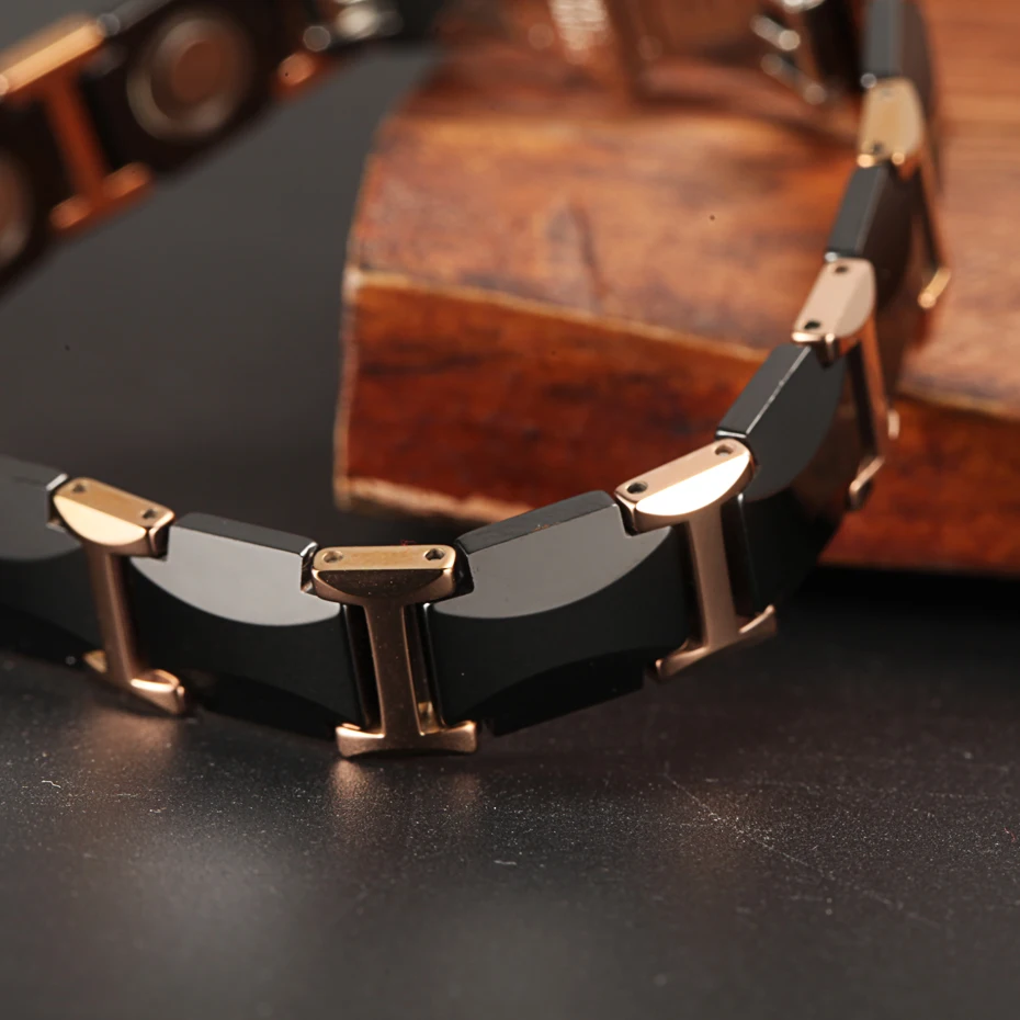 Женский браслет на запястье WelMag черный керамический унисекс магнитной застежке