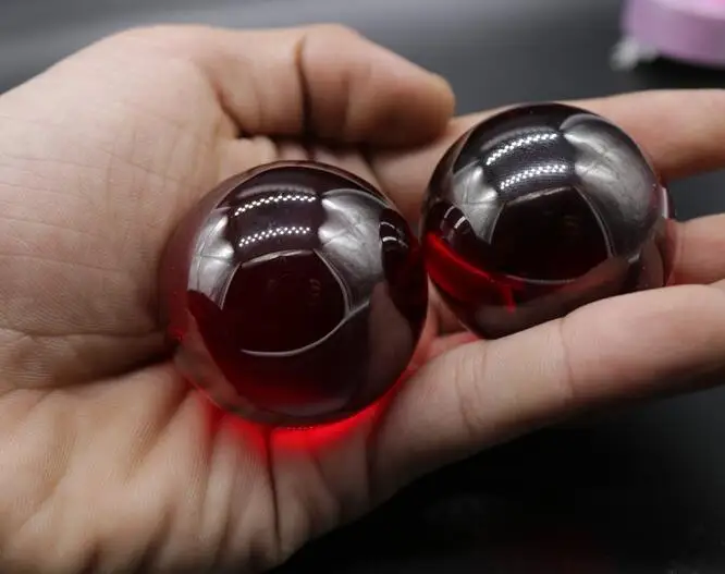 

Genuine natural gem zircon crystal stone female red BanZhi distinguished atmosphere ball bead pair