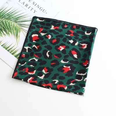 Green leopard Женский модный шарф квадратный 50 см маленькие шарфы шейный платок роскошный имитация шелка красивый леопардовый дизайн воротник шарфы - Цвет: Green leopard