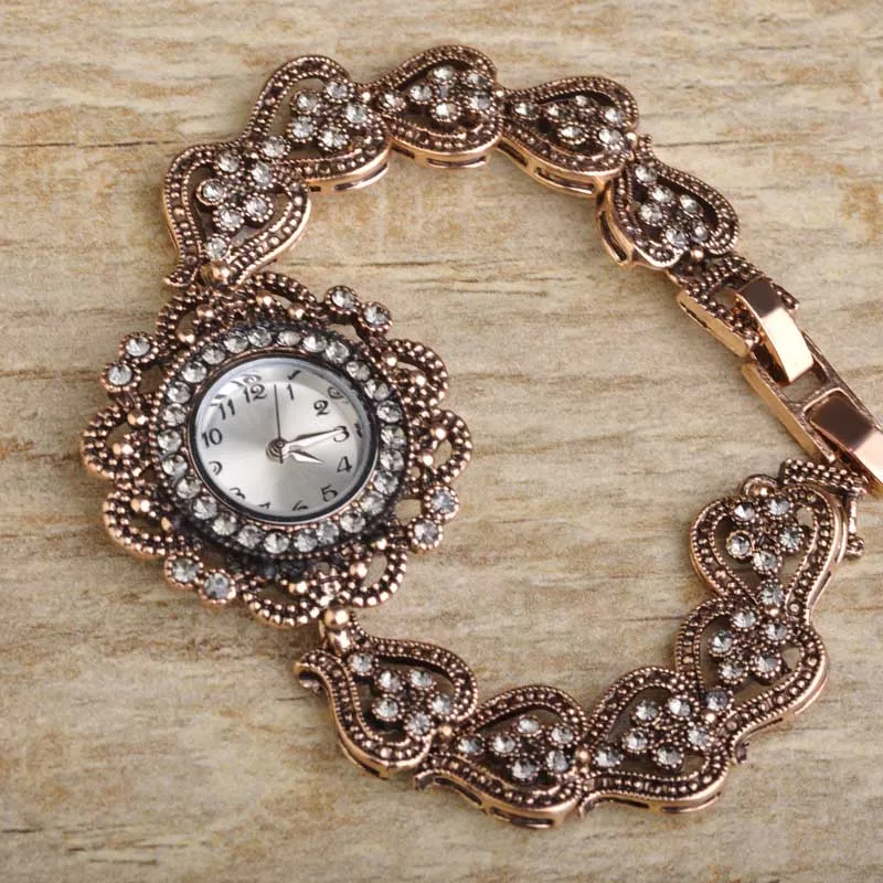 Женские наручные часы винтажные с кристаллами золотого цвета | Украшения и