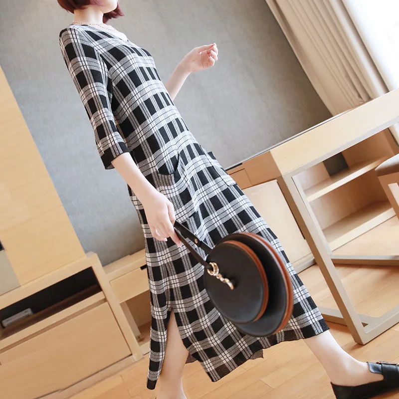 

Retro Plaid Linen Dress Summer 2019 New Korean Women's V-neck Long Loose Knit