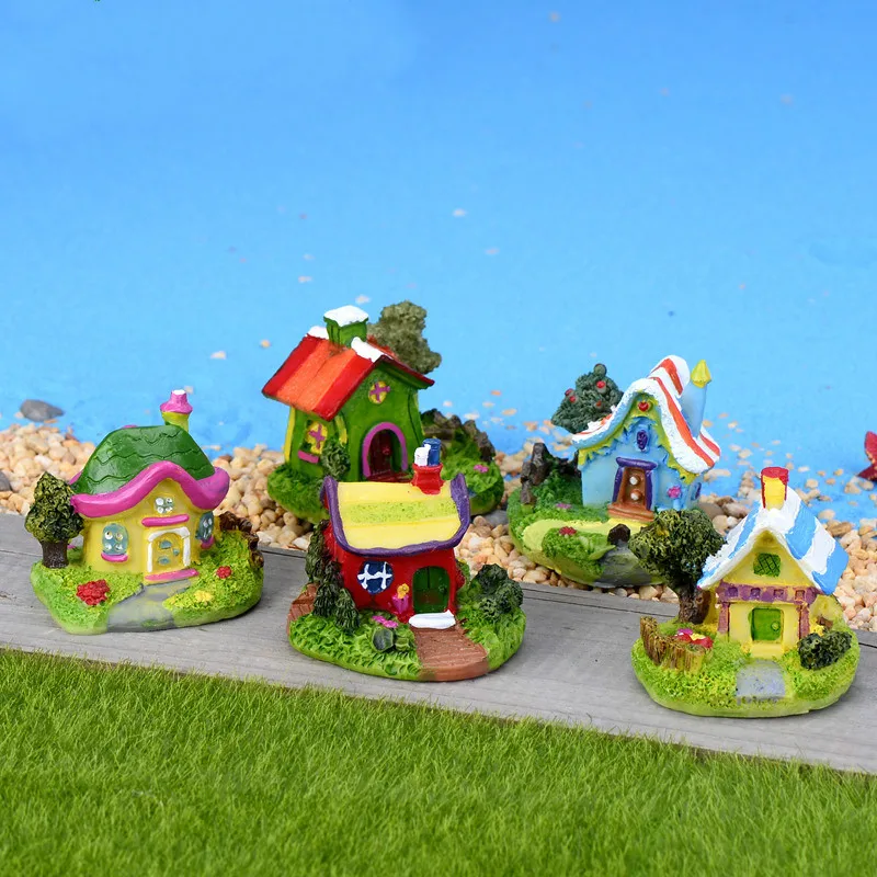Cartoon Small Soldier Scene House Hand-painted colours of resin materials 4*5*6cm random sent 1pcs | Игрушки и хобби