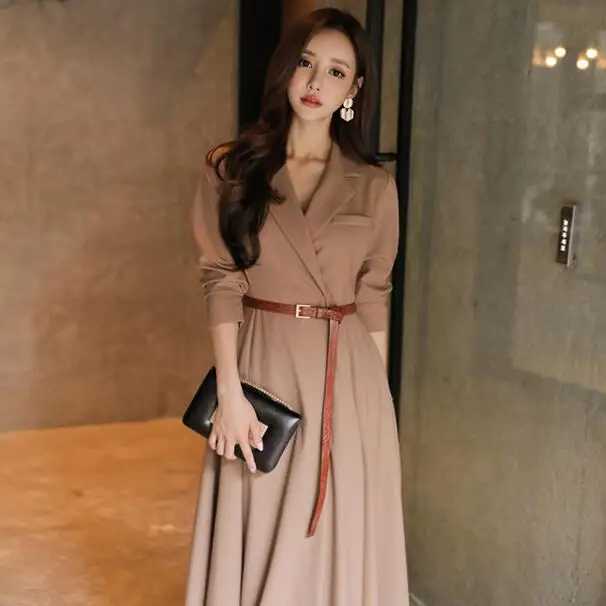 Однотонное ТРАПЕЦИЕВИДНОЕ ПЛАТЬЕ трапециевидной формы с вырезами и вырезом